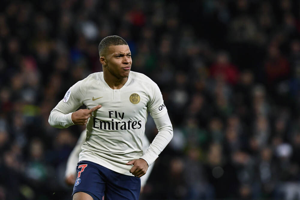 跑鞋赛道拥挤，索康尼独力支撑特步有点难